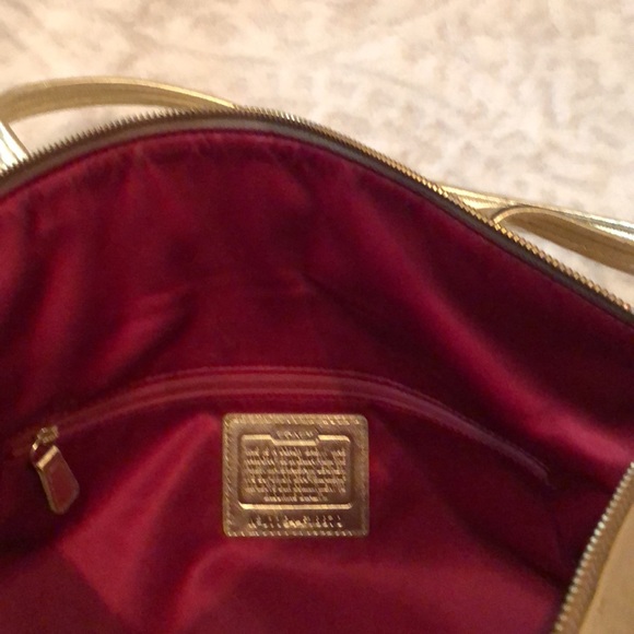 Gorgeous Coach red heart gold 15x13x4 rare find bag - Picture 10 of 12